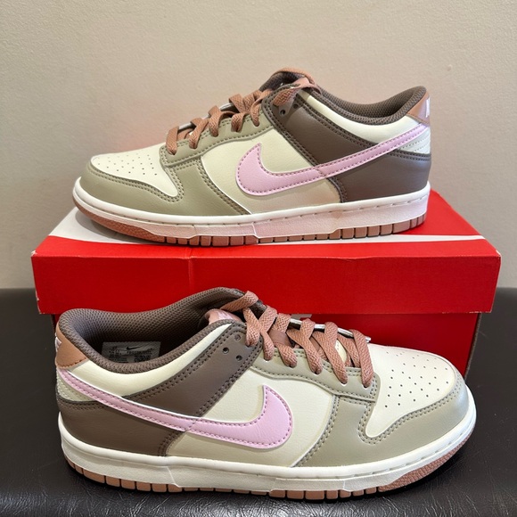 Sz 7Y/8.5 Women Nike Dunk Low GS Desert Khaki/Pink Foam Sneakers FB9109 201 - Picture 4 of 7